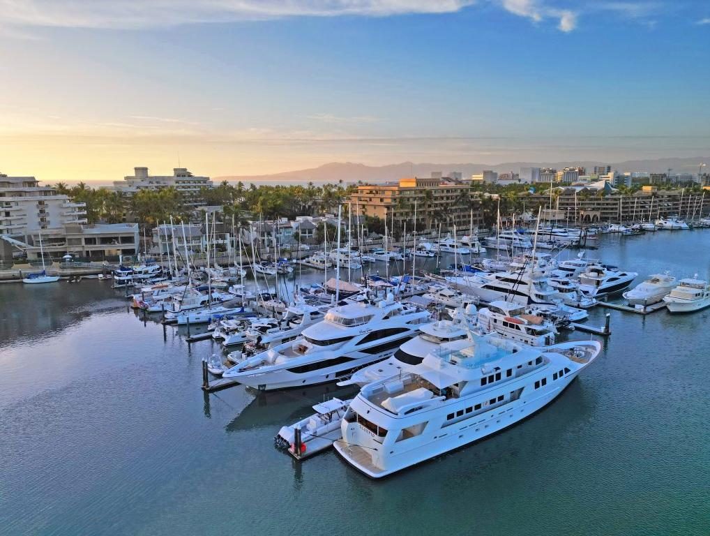 Paradise Village Marina | Mega Yacht Berths & Resort