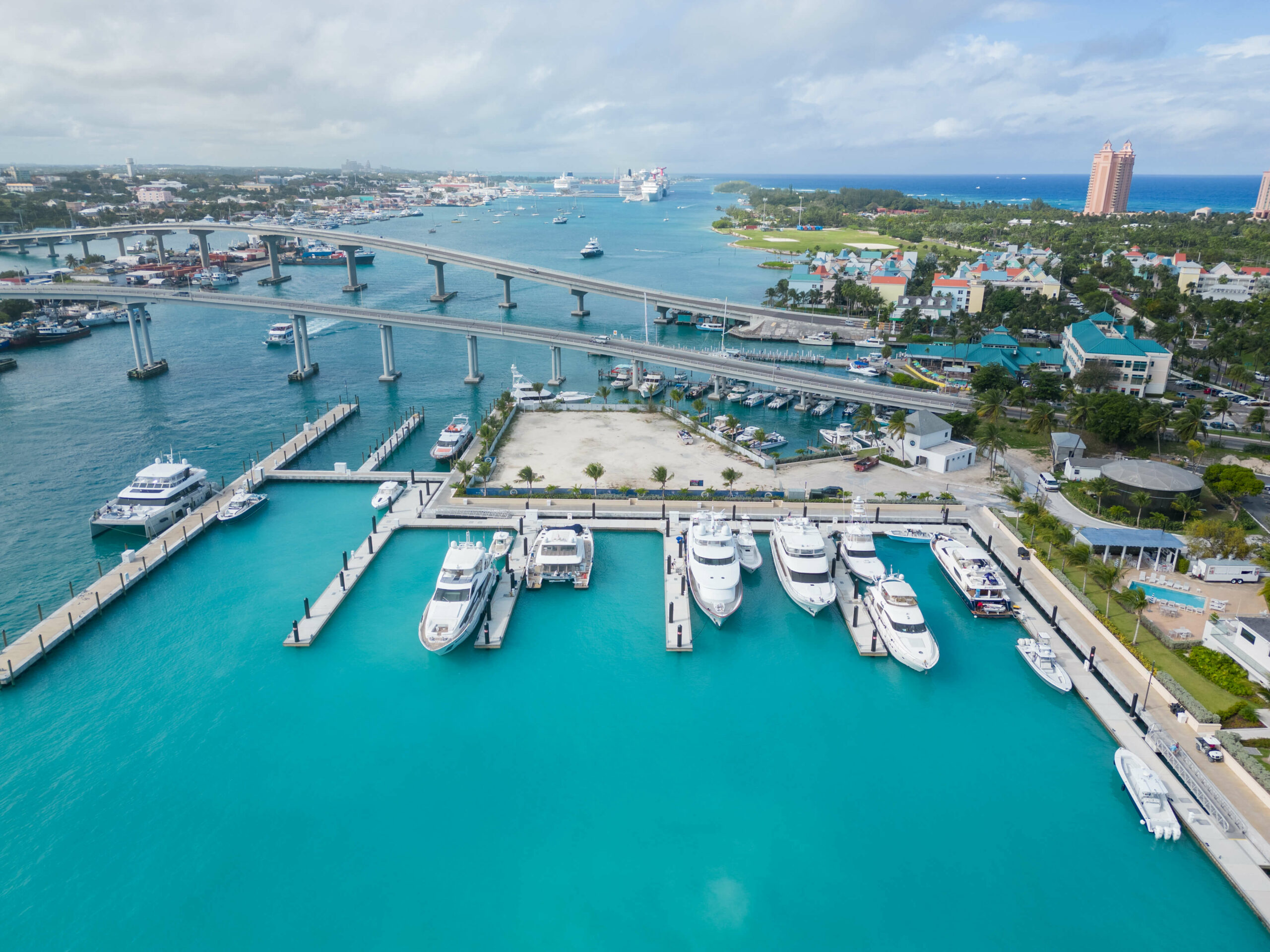 bahamas-marina-hurricane-hole-scaled